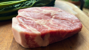 近藤スワインポーク　豚肩ロースブロック 1枚 300g